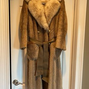 Woman’s Vintage Fur Coat Medium